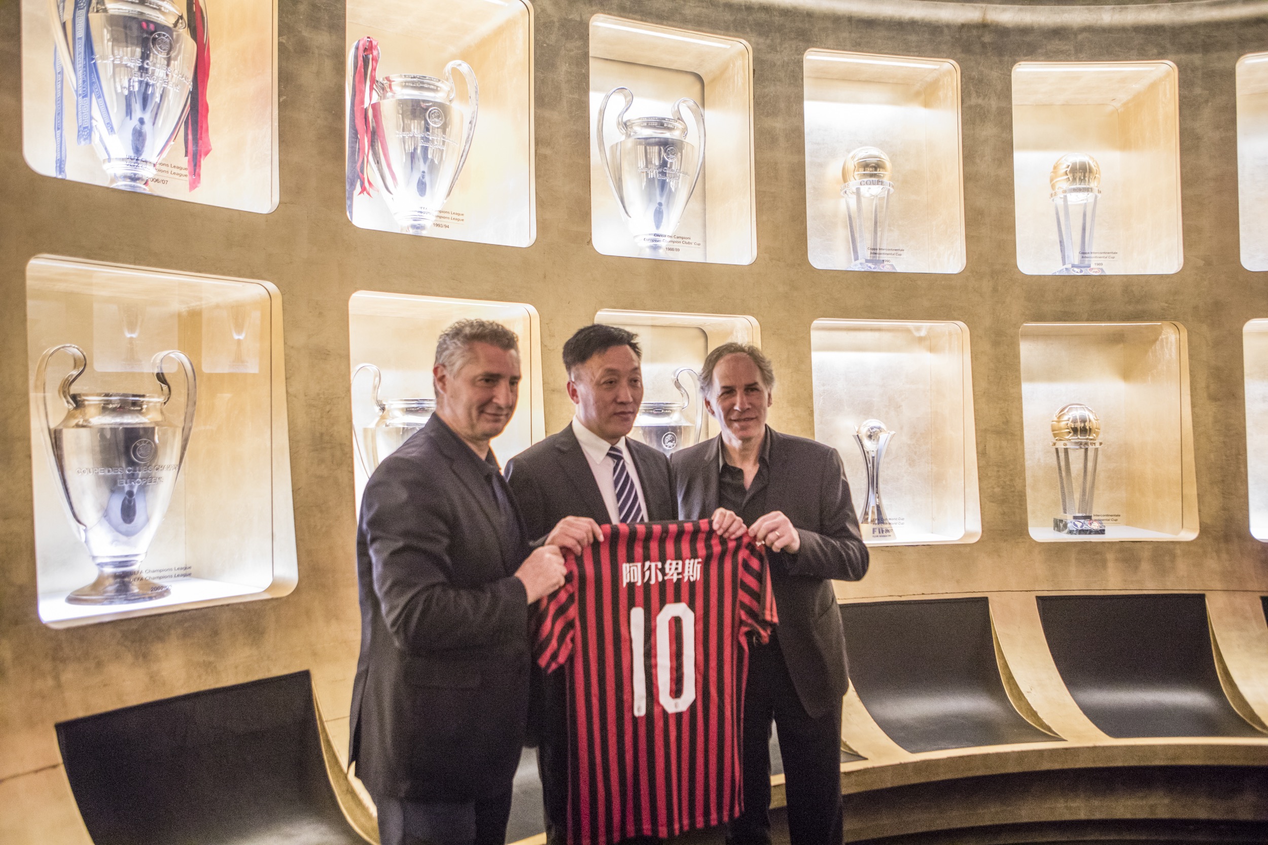 王上源：当年去欧洲试训太煎熬，大概一年时间活在未知世界里