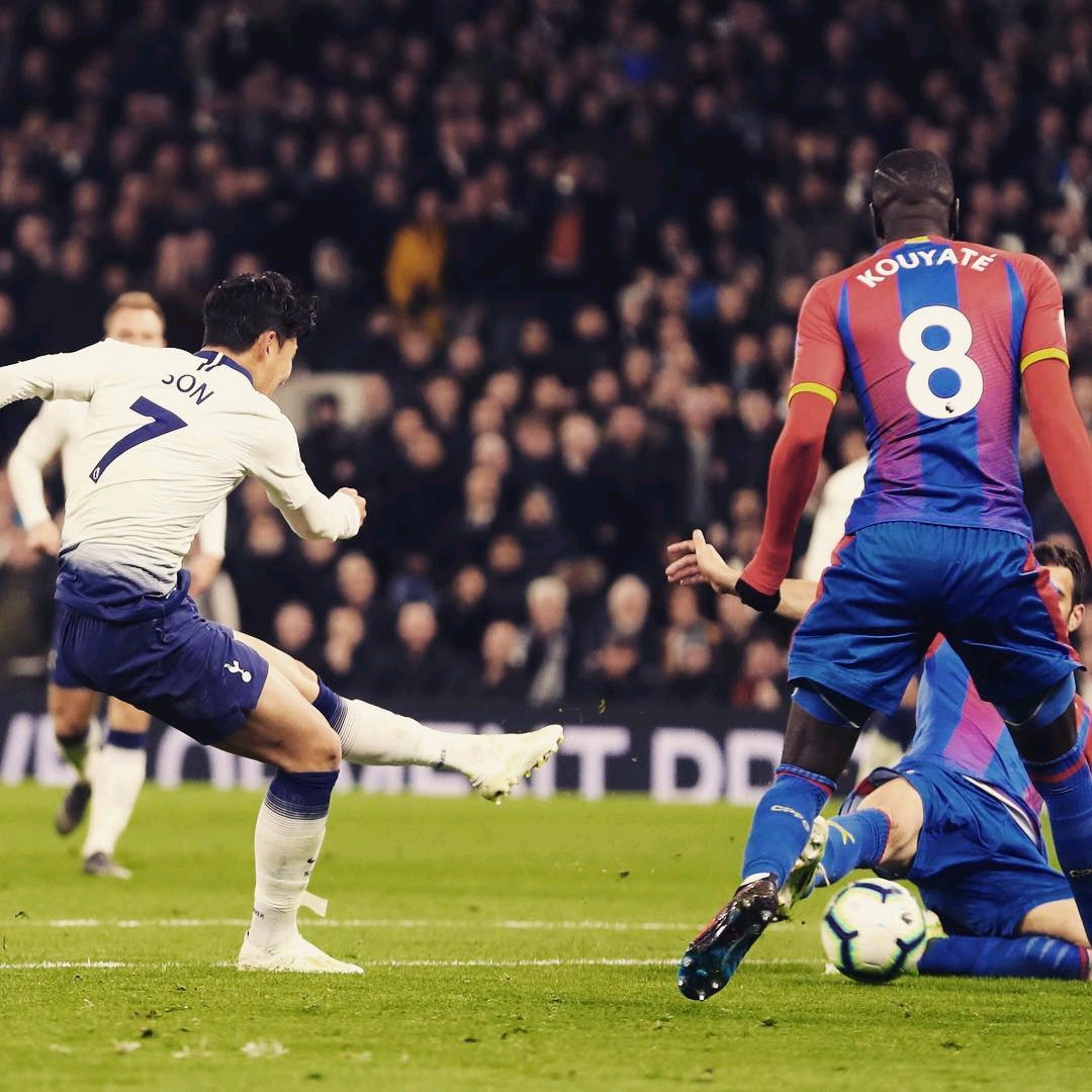 半场：拜仁2-2弗赖堡，卡尔、奥利塞分别传射，铃木唯人进球